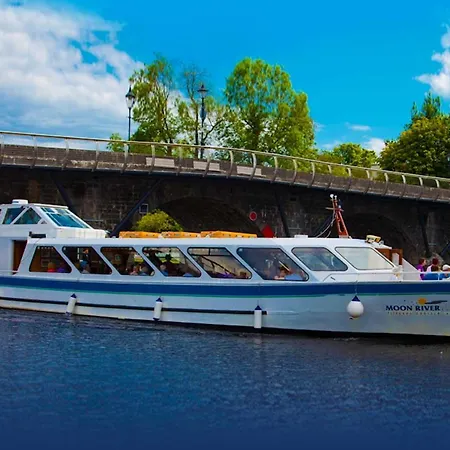 Paddy Mac's Self Catering Bar 펜션