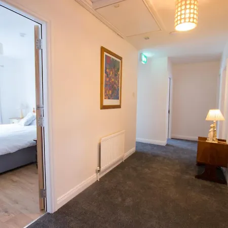 Paddy Mac's Self Catering Bar *