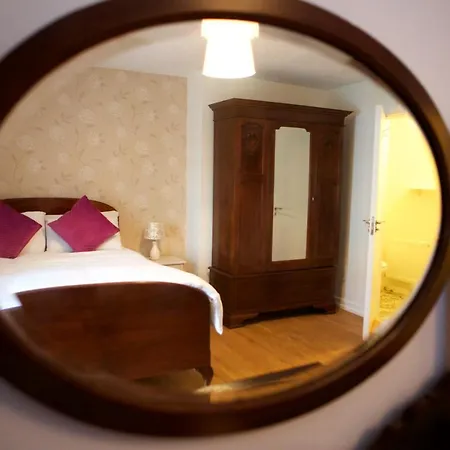 Paddy Mac's Self Catering Bar *