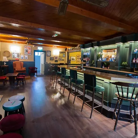 Paddy Mac's Self Catering Bar * 드럼셴보